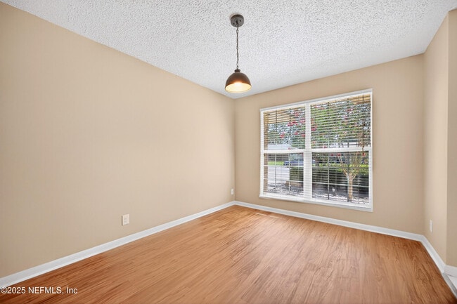 Building Photo - 9727 Viceroy Dr E