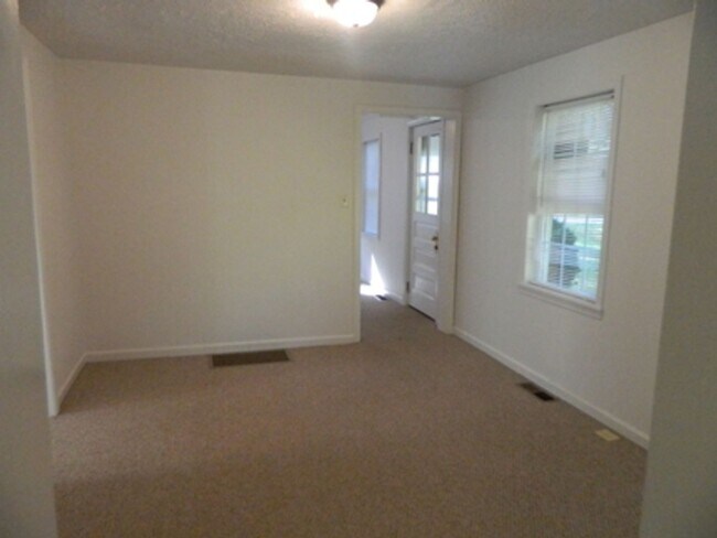 Building Photo - One Level Home off Boonsboro Road