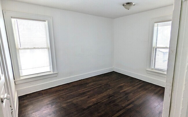 Building Photo - 2516 5th St