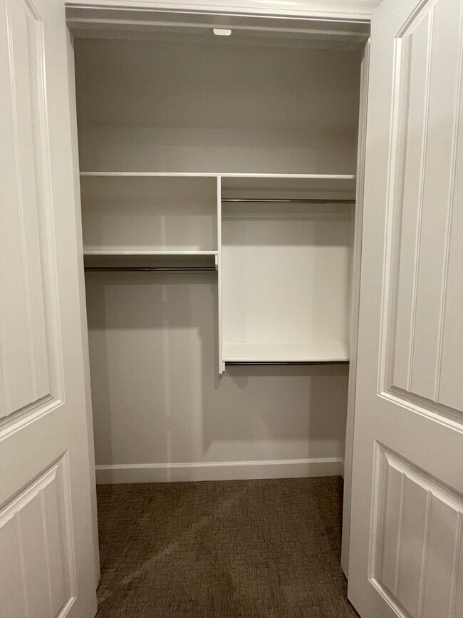 Building Photo - Italian Villages | 1-Bedroom, 1-Bath Basement (End Unit)