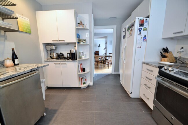 Building Photo - 258 Jackson St