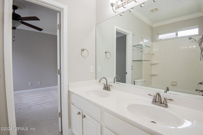 Building Photo - 9166 Spindletree Way