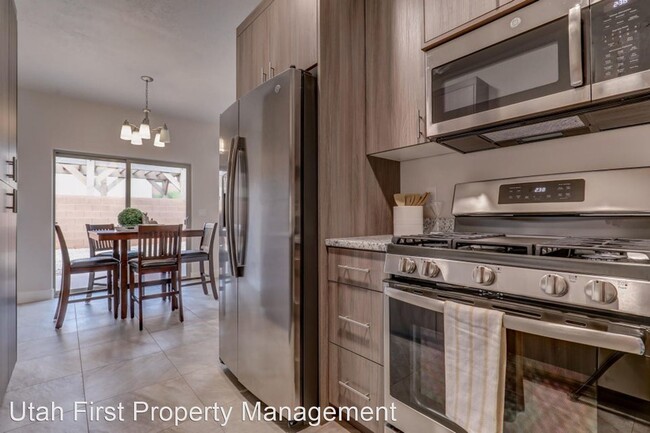 Building Photo - 3 br, 2.5 bath House - 1005 N Tortoise Roc...