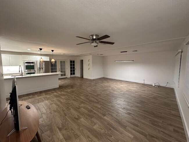 Building Photo - 7970 W Elm St