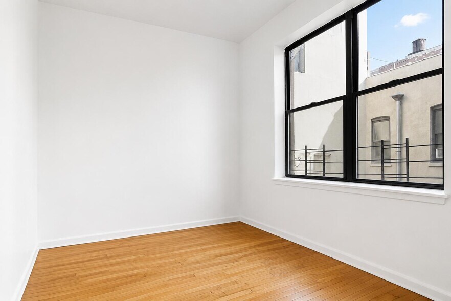Building Photo - 201 W 105th St