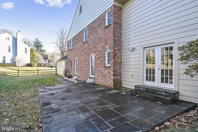 Building Photo - 10121 Donegal Ct