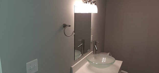 Building Photo - HURRY THIS WON'T LAST LONG! Gorgeous 3 bed, 2 bath in beautiful Parkville!