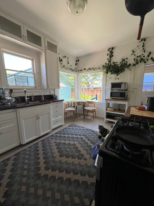 Building Photo - Charming 1910 Craftsman Home – 3BR/2BA + B...
