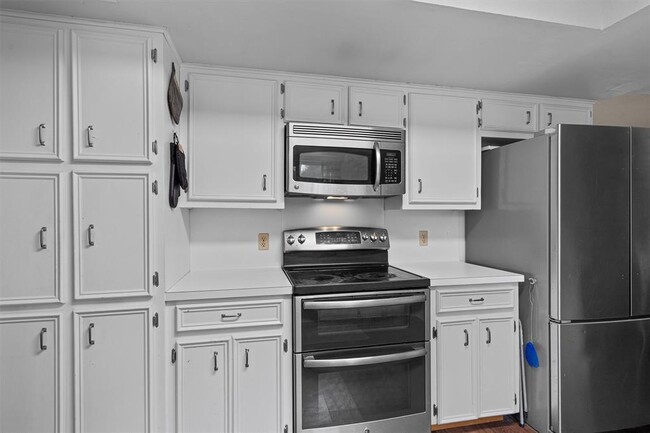 Building Photo - 203 Serenada Dr