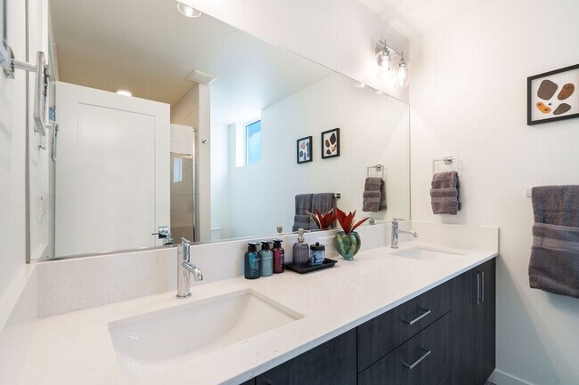 Building Photo - 1835 14th Ave