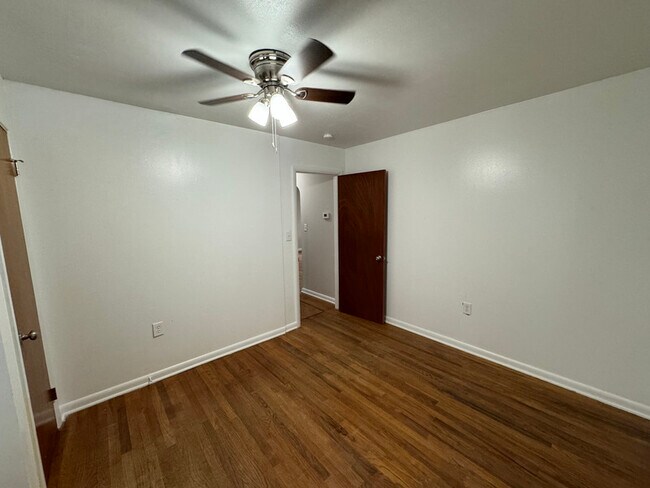 Building Photo - 1140 Osage Ave