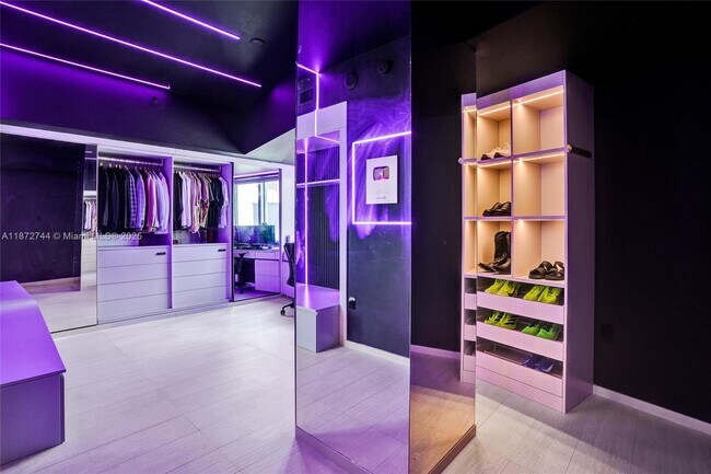 Building Photo - 1100 Biscayne Blvd