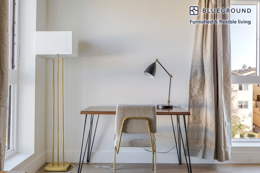 Building Photo - 611 N Virgil Ave