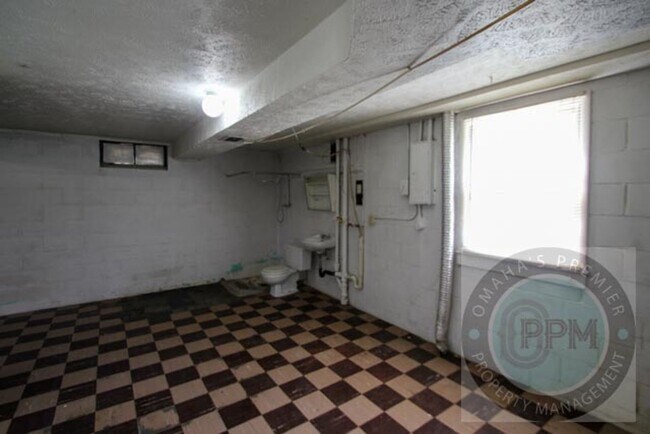 Building Photo - 6913 Bedford Ave
