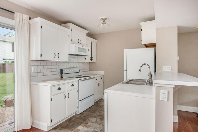 Building Photo - 5052 Stoneybrook Blvd