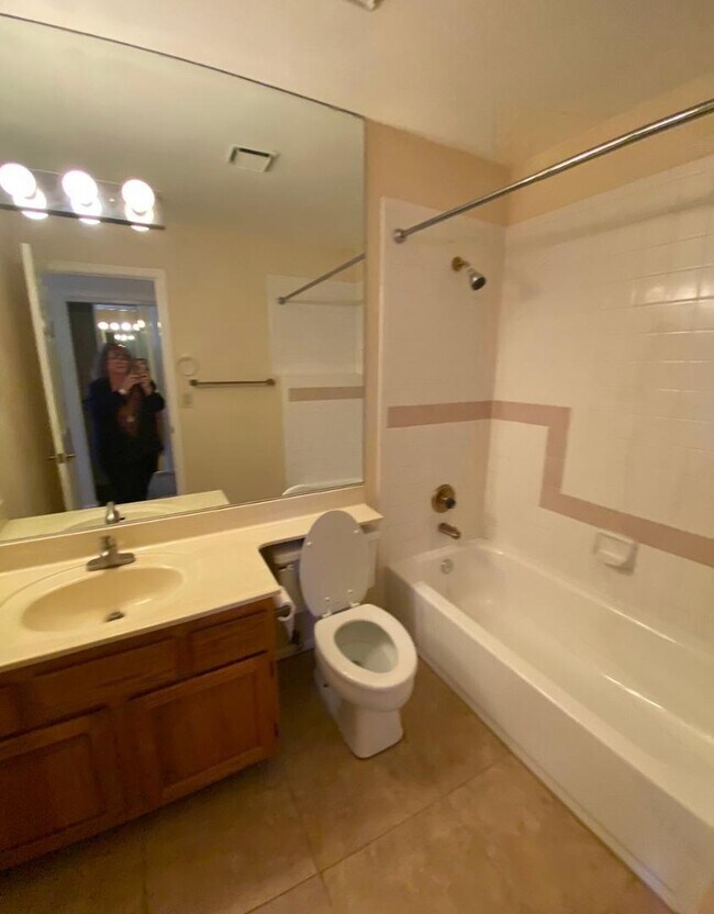 Building Photo - 721 N Mallard St