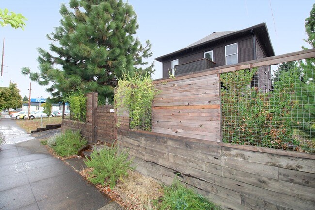 Building Photo - 7126 N Lombard St