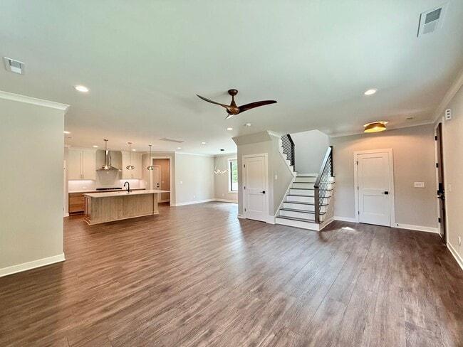 Building Photo - **OFFERING RENT PROMOTION FOR FIRST 6 MONT...