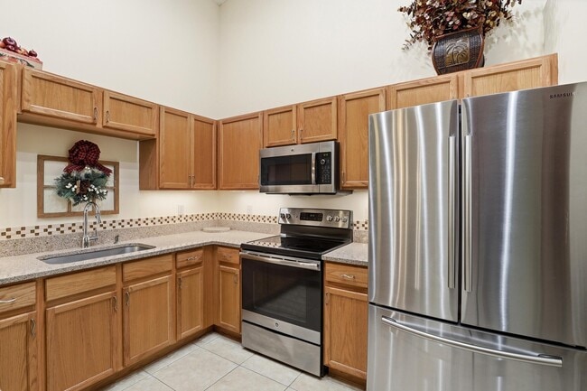 Building Photo - 9363 Bridgeport Dr