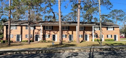 Building Photo - Beautiful 2 Bedroom 1.5 Bath Apartment Nea...