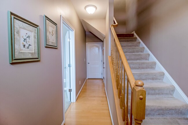 Building Photo - Beautiful 4-Bed, 3.5-Bath End Unit Townhom...