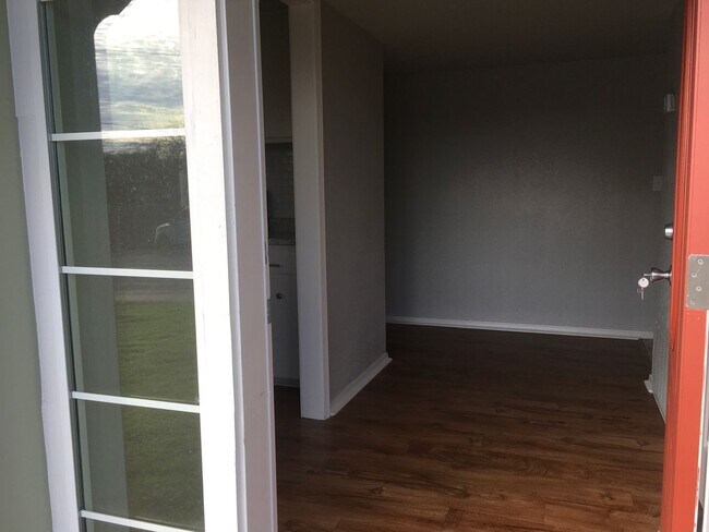 Building Photo - South Redding 2-Story Home, located in cul-de-sac