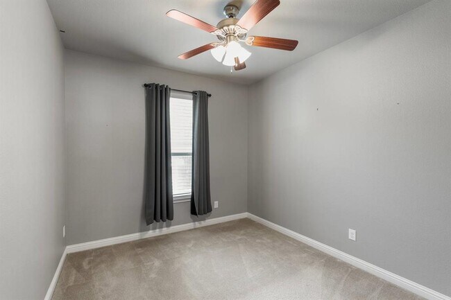 Building Photo - 420 Wild Rose Dr