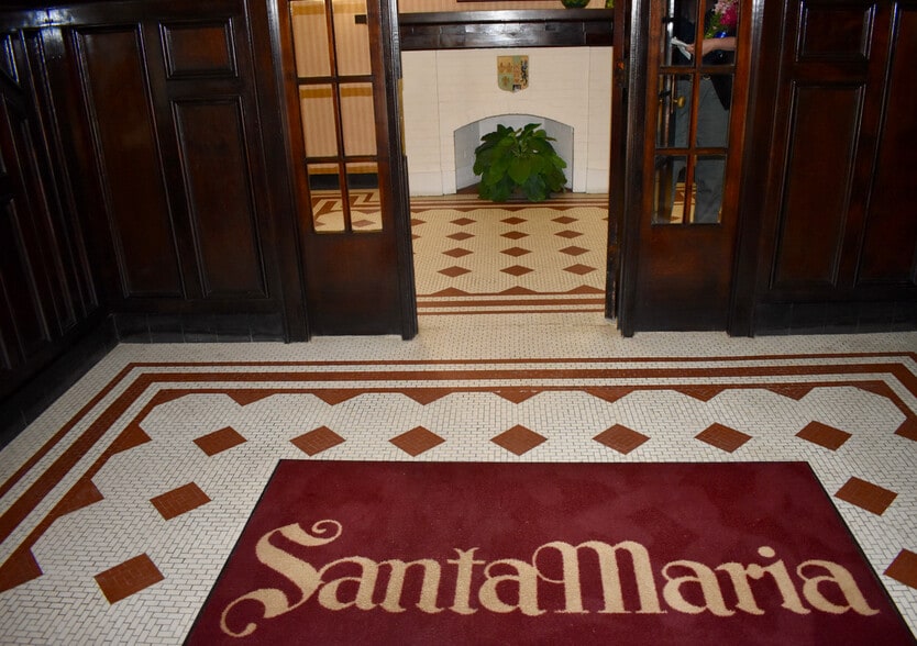 Lobby - 212 N Oak Park Ave