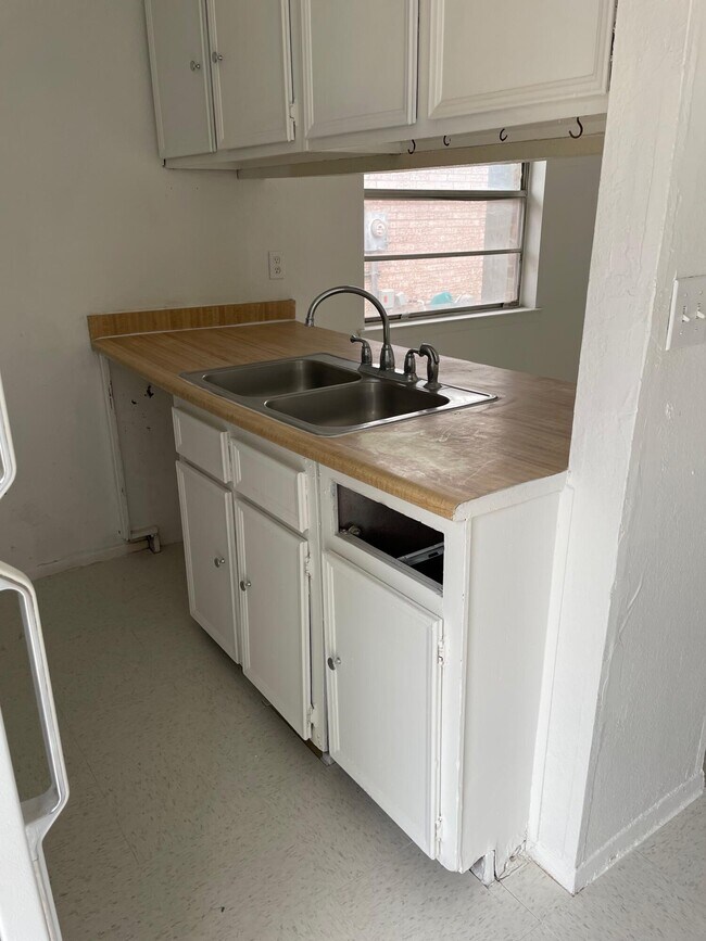 Building Photo - 8154 St Andrew Ln