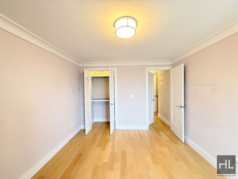 Building Photo - Renovated 2 bed 1 bath with washer and dryer - WEST 93 STREET