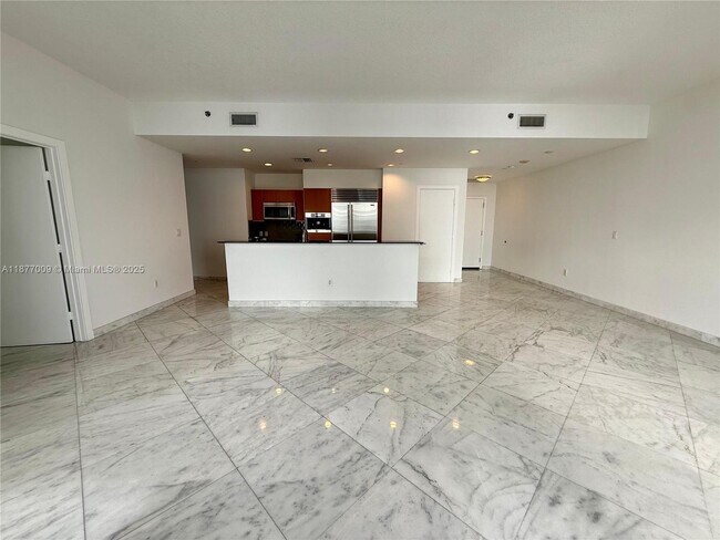Building Photo - 1060 Brickell Ave