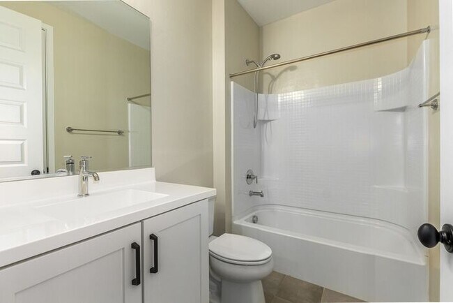 Building Photo - Rare end lot!