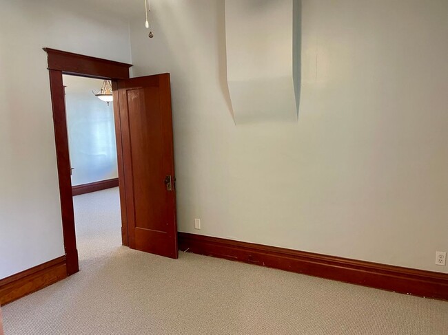 Building Photo - 160 500 S