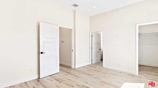 Building Photo - 16698 Moorpark St