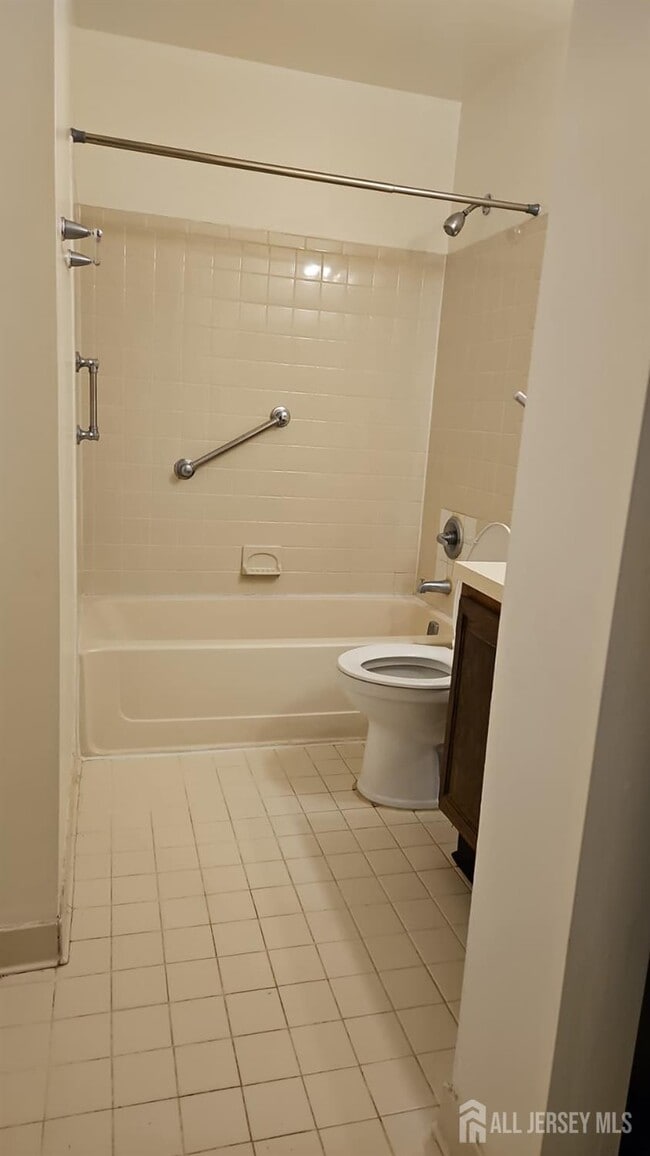 Building Photo - 909 Ravens Crest Dr
