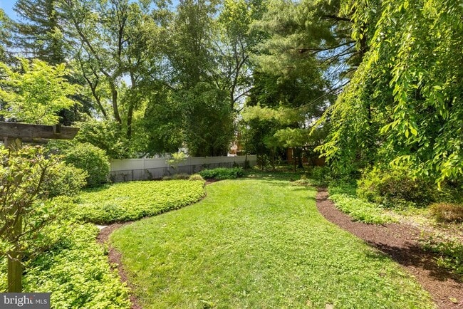 Building Photo - 1222 Noyes Dr