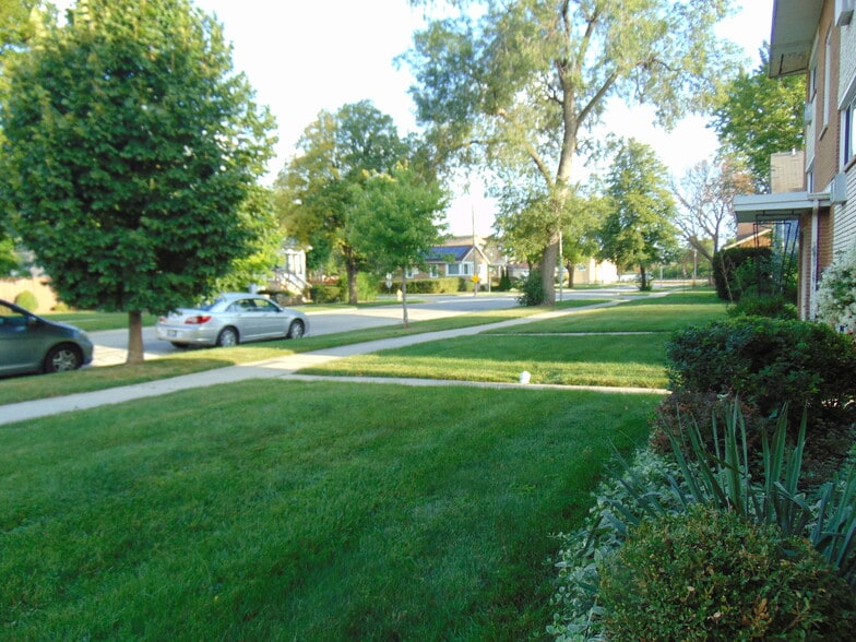 Building Photo - 1907 14th Ave