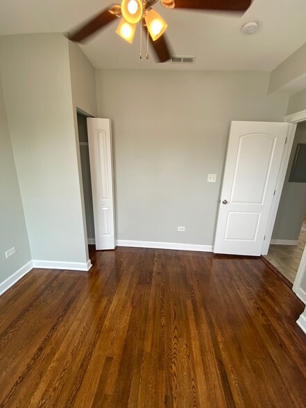 Building Photo - 5114 N Kimball Ave