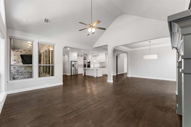 Building Photo - 2605 Greenlawn Dr