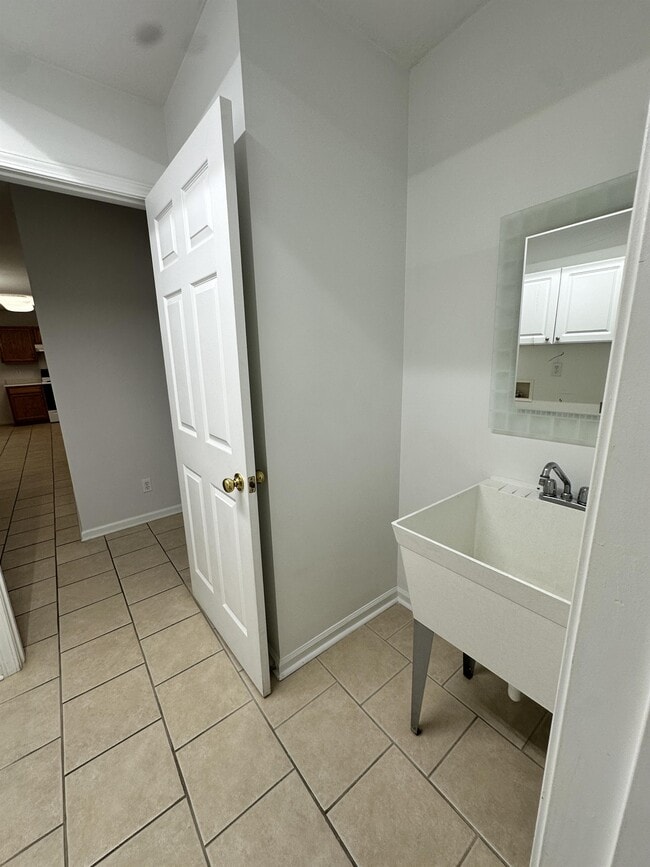 Building Photo - 1114 Mercer Dr