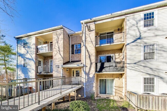 Building Photo - 8205 Whispering Oaks Way