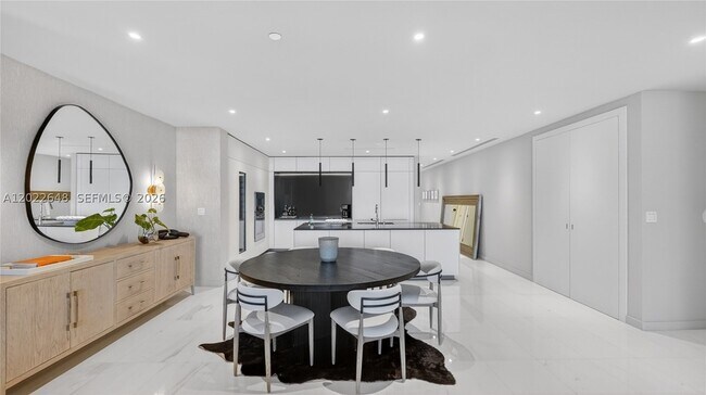 Building Photo - 300 S Biscayne Blvd