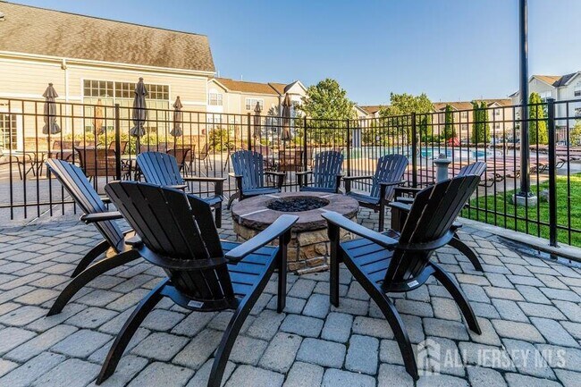 Building Photo - 520 Lasko Ln