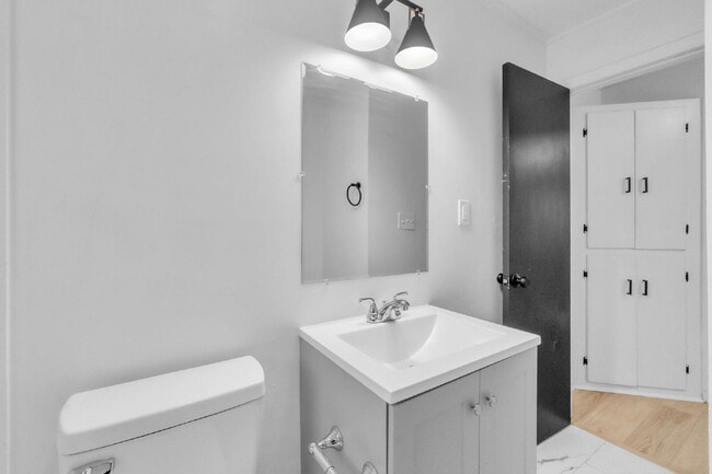 Building Photo - Updated 2-Bedroom 1-Bathroom Duplex in Spartanburg with Modern Finishes and Convenient Location! ...