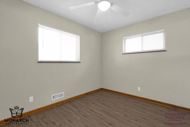 Building Photo - 3 Bedroom Home For Rent