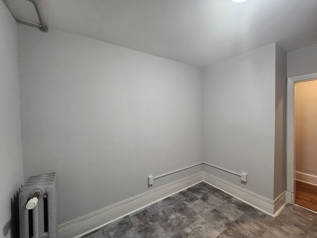 Building Photo - 210 Main St