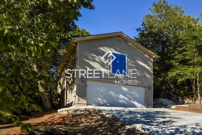 Building Photo - NOW OFFERING FIRST FULL MONTH FREE OR ONE ...