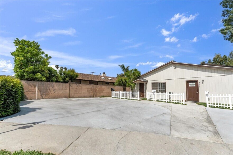 Building Photo - 7134 Yarmouth Ave