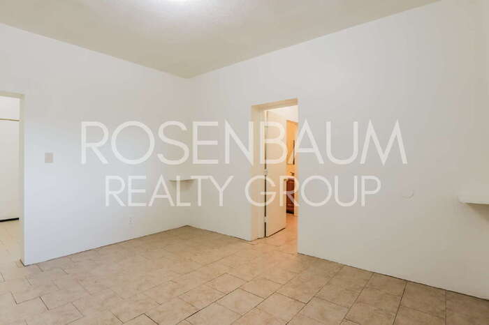 Building Photo - 2454 N Treat Ave