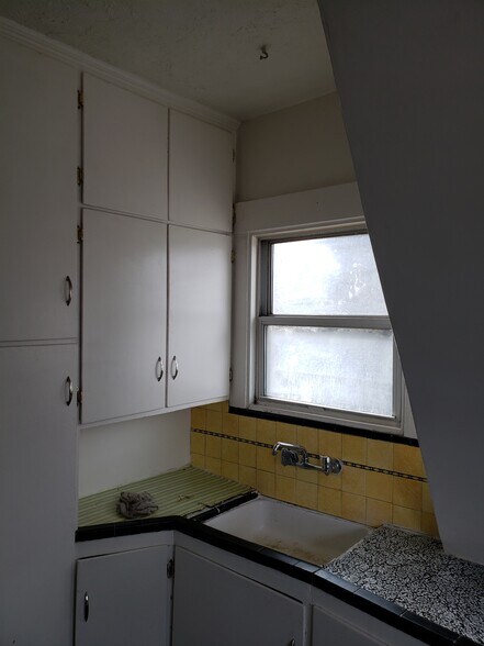 Building Photo - 310 6th St